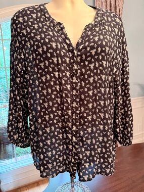 Wonderly Black Button-Front Blouse with Beige Floral Print